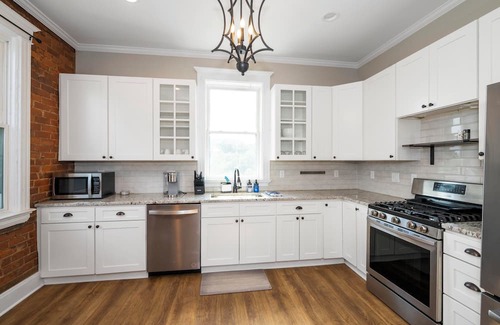 Ludlow Haus | Ludlow Lodge w/City Views – Where History Meets Modern Comfort!
