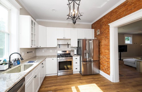 Ludlow Haus | Ludlow Lodge w/City Views – Where History Meets Modern Comfort!