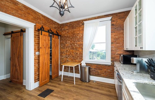 Ludlow Haus | Ludlow Lodge w/City Views – Where History Meets Modern Comfort!