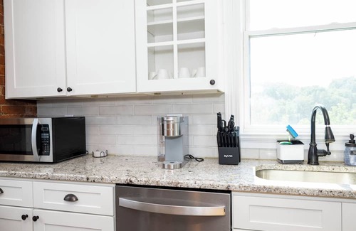 Ludlow Haus | Ludlow Lodge w/City Views – Where History Meets Modern Comfort!