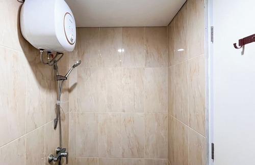 Biringkanya Wohnung | Modern Studio (No Kitchen) At Tamansari Skylounge Makassar