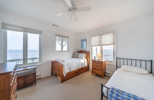 Green Creek Haus | Stunning View, Villa on the Beach