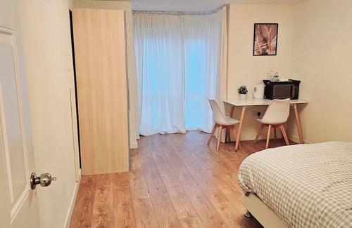 Stone Haus | Clean cosy& Large Bedroom in Dartford - Close to all amenities & Central London