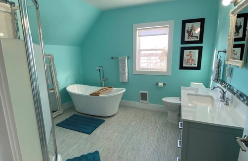 Gaspereaux Haus | Large private home with deck - 5 min from the beach!