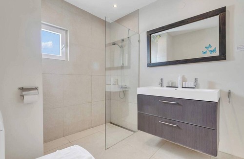 Belnem Wohnung | Belmar 18 a 3 bedroom oceanfront apartment fully AC