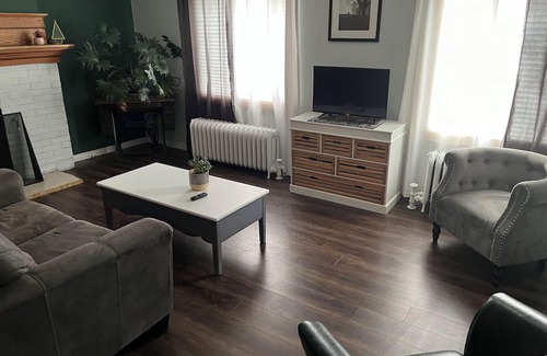 Rivers Wohnung | Fully equipped upper unit.Family friendly locating next to the rec centre.nn