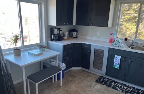 Rivers Wohnung | Fully equipped upper unit.Family friendly locating next to the rec centre.nn
