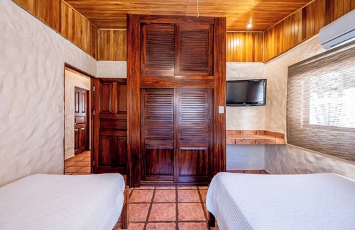 Matapalo Haus | Comfortable Vacation Home Steps from the Beach