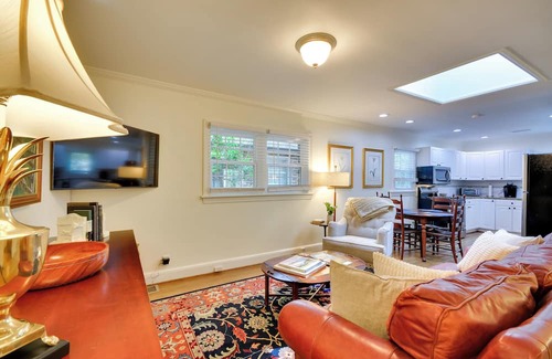 Winston - Salem Hütte | Charming Cottage - Near Wake Forest!