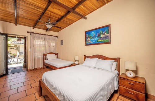Matapalo Wohnung | Cozy Seaside Studio: Perfect for Families