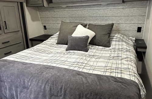 Cascade Haus | Luxury RV! Panoramic views of Cascade - Perfect for a Relaxing Getaway!