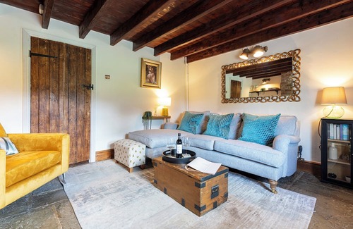 Glentham Hütte | Discover Lincolnshire with a quaint cottage stay.
