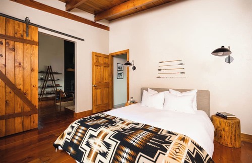 Heeney Kabine | Cozy 2-bedroom cabin in Heeney with lake access and stellar deck views