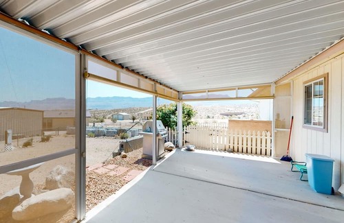 Meadview Haus | 3bd, dog-friendly home with central AC