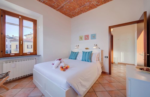 Arona Villa | Lago Magico Pied Dans L' Eau