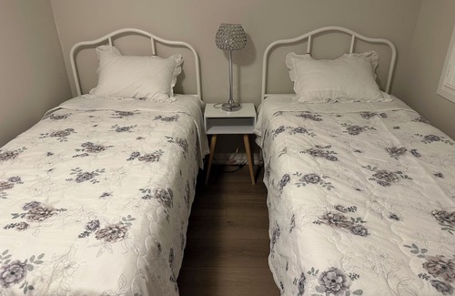 Niagara Falls Haus | K Niagara Guesthouse(Cherry & Mint)