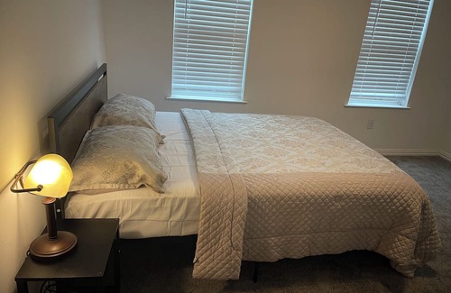 Cedar Hill Haus | Charming 4-bedroom house in delightful Cedar Hill with WiFi, AC