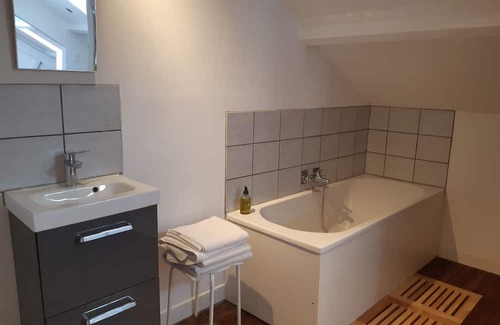 Angouleme Wohnung | Appartement Lumineux Dans Quartier Calme et Commerçant à 10mn du Centre Ville