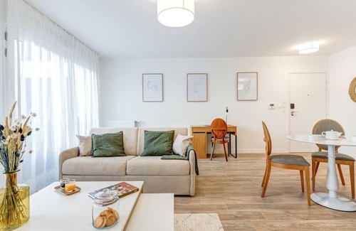 Rueil-Malmaison Wohnung | Very nice 2-room apartment in the center of town. Access by bus, RER