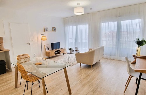 Rueil-Malmaison Wohnung | Very nice 2-room apartment in the center of town. Access by bus, RER