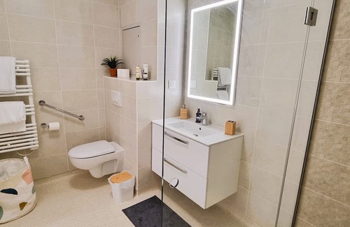 Rueil-Malmaison Wohnung | Very nice 2-room apartment in the center of town. Access by bus, RER
