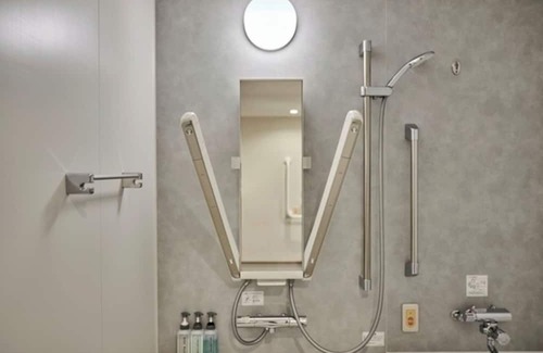 Funabashi Haus | Nonsmoking Universal Room vs | Breakfast inc / Funabashi Chiba