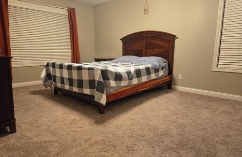 Orange Prairie Haus | Charming 3-bed Rm house with AC and WiFi in a quiet Dunlap N Peoria neighborhood