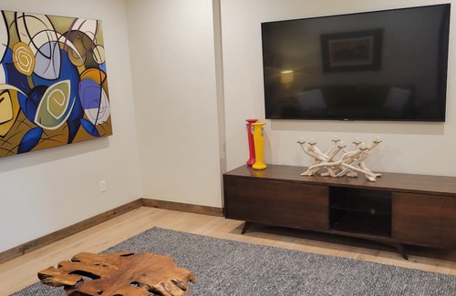 Three Peaks Haus | Views! 2024 built home. Avail Sept 2024, Summer 2025, ELEVATOR. 3 KING BEDS