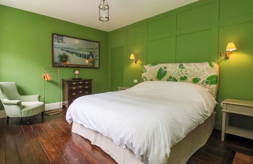 Sutton on the Forest Hütte | CHAUFFEURS COTTAGE, pet friendly, with open fire in Huby