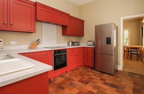 Sutton on the Forest Hütte | CHAUFFEURS COTTAGE, pet friendly, with open fire in Huby