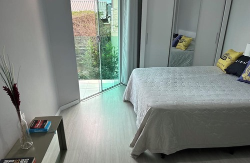 Capoeiras Haus | Quarto Confortável em Casa Grande