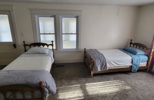 Owosso Wohnung | Family friendly comfortable upstairs apartment