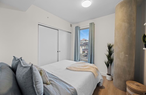 Crescent Heights Wohnung | "Baja Blast" 2BR |Mins to Saddledome | Rooftop Patio