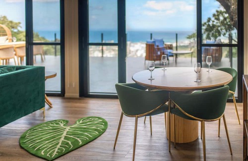 Manoa Haus | Tropical Jungle Ocean View Guest House