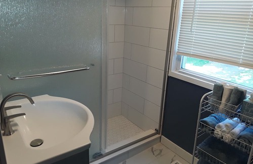 Waterloo Haus | Charming 3-bedroom house in beautiful Waterloo with WiFi, AC. Near many wineries