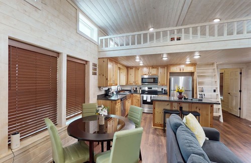 Paige Haus | Cozy cottage with private pond, covered deck, + wifi