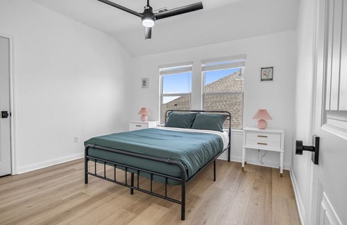 Georgetown Haus | Spacious high ceilings, a refreshing pool, and a BBQ area. Just 30 mins from Austin,