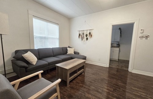 Moose Jaw Wohnung | Best Airbnb in MJ Sleeps 2 Parking Coffee