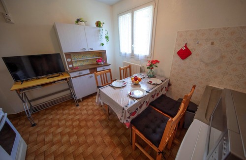Sazos Wohnung | APARTMENT 5 Mn FROM LUZ ST SAUVEUR 4 PERSONS kitchen 2 bedrooms