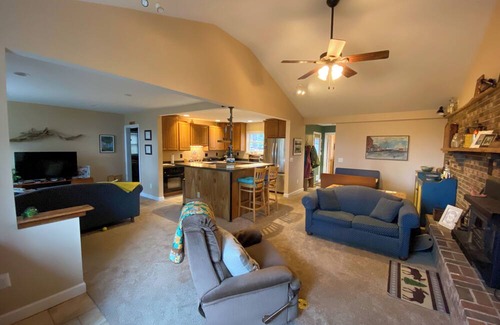 Tall Timbers Haus | Cozy home in idyllic Tall Timbers just a short walk to the Potomac River!