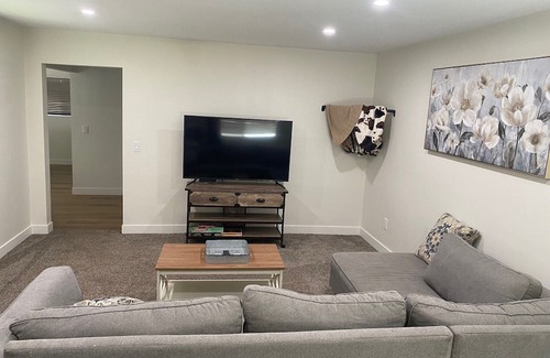 Penryn Hütte | Penryn Farmhouse Cottage located within close proximity to everything.