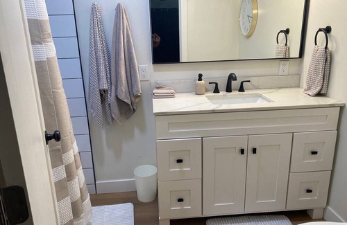 Penryn Hütte | Penryn Farmhouse Cottage located within close proximity to everything.