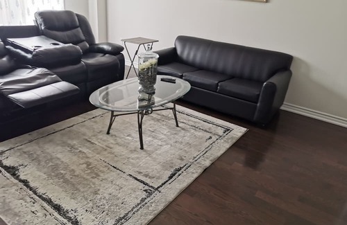 Bowmanville Haus | I'm Glad To Be Home Again Bowmanville - Ground Floor and Basement