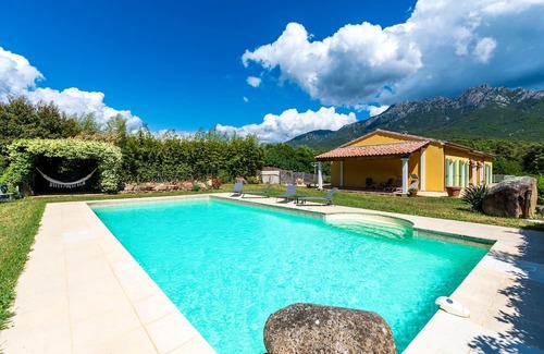 Tavaco Haus | Paravano - maison climatisée avec piscine