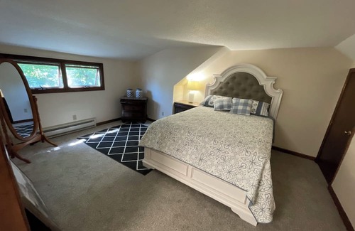 Bristol Wohnung | Cozy apartment close to ESPN Bristol & Lake Compounce CT