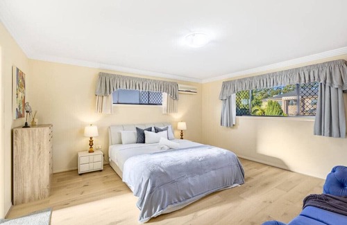 Stretton Haus | 5 BR family house close to Highway and mall