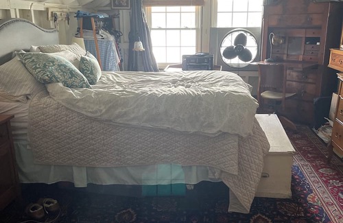 Cazenovia Hütte | Beautiful Watefront Camp for Rent on Cazenovia Lake. Sleeps 12. Dock/Rafts.