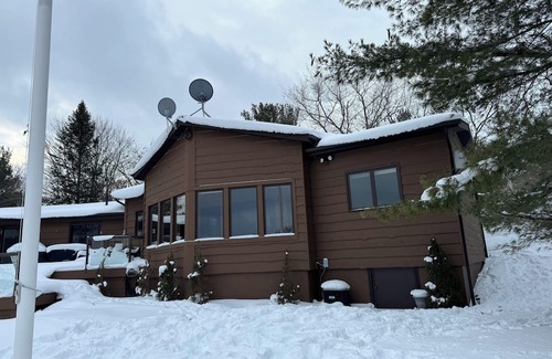 The Archipelago Hütte | Beautiful lakefront Georgian Bay Cottage in Pointe Au Baril, Family friendly