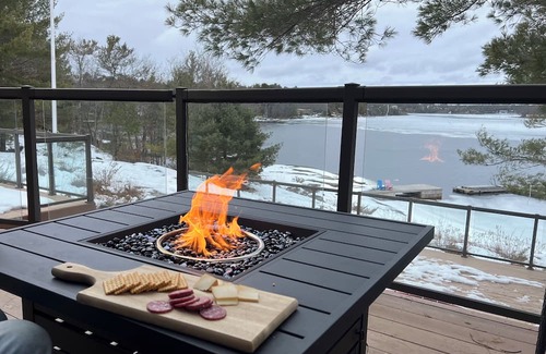 The Archipelago Hütte | Beautiful lakefront Georgian Bay Cottage in Pointe Au Baril, Family friendly