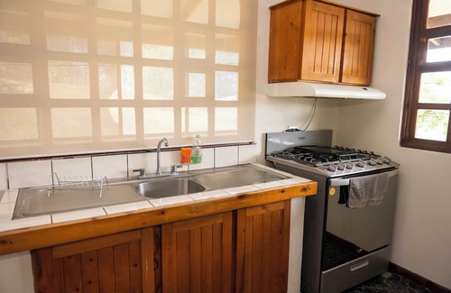 Roble Hütte | Tranquil Retreat with Stunning Views and Cozy Fireplace
